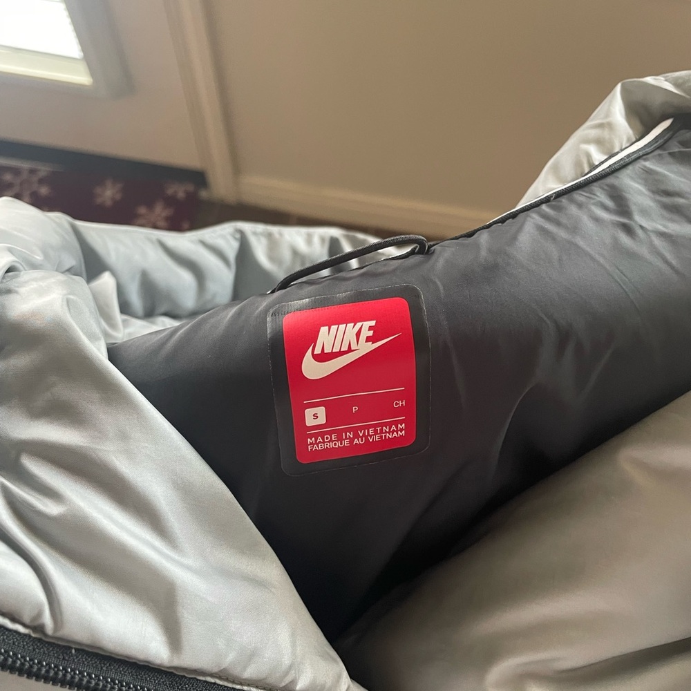 SOLD | Nike Down Fill Parka Puffer Coat - Silver - Picture 6 of 9